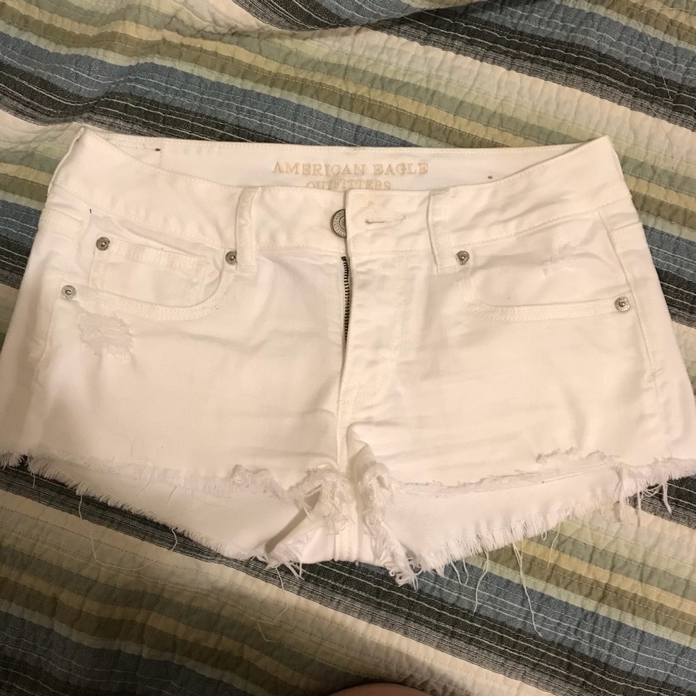 American Eagle white cut off shorts